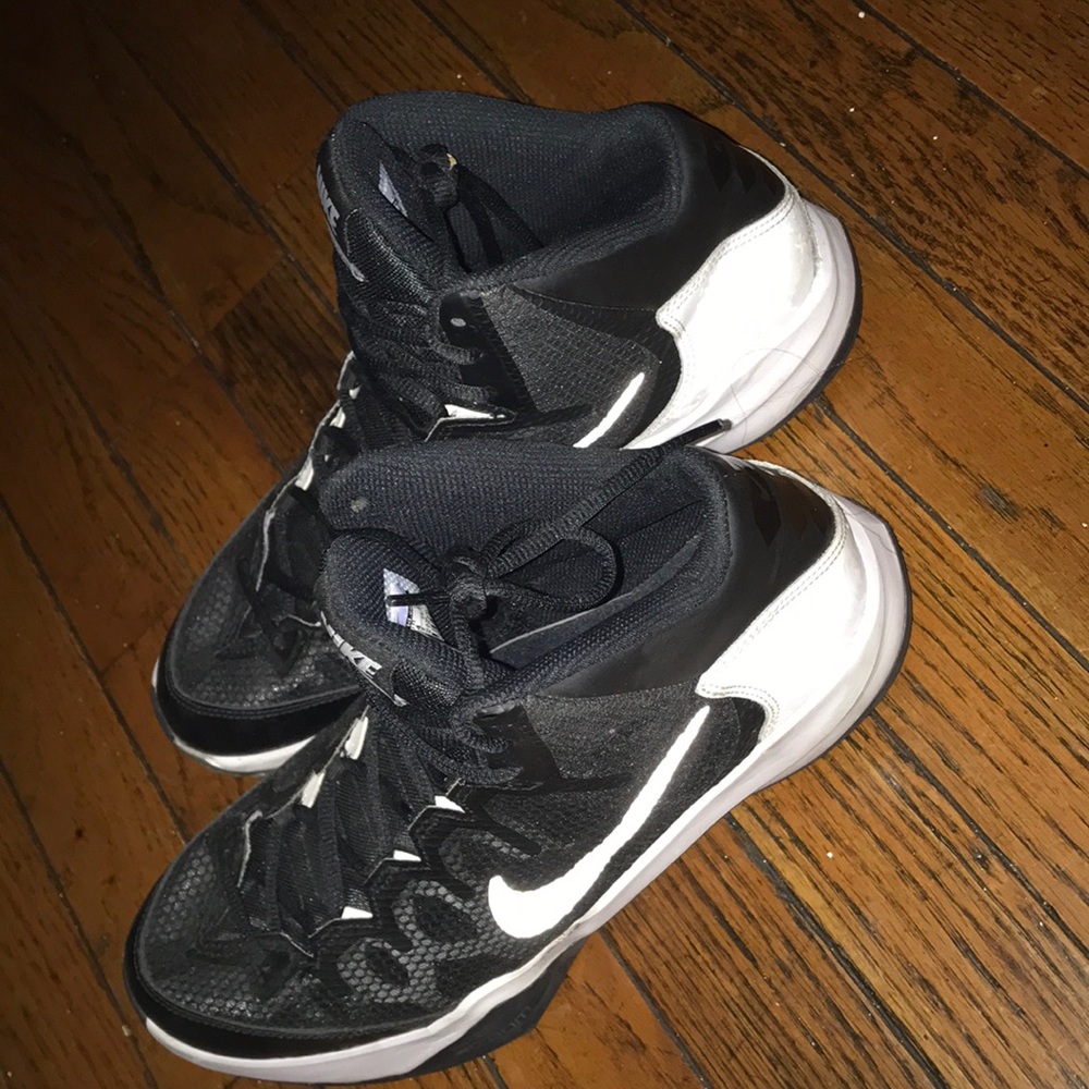 NIKE ZOOM WITHOUT A DOUBT BASKETBALL SNEAKERS